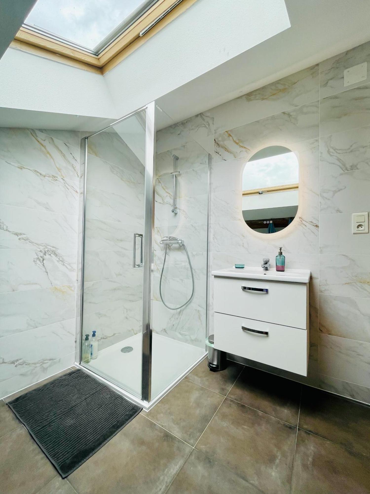 Duplex + Parking Gratuit Facile Apartment Sainte-Suzanne  Екстериор снимка
